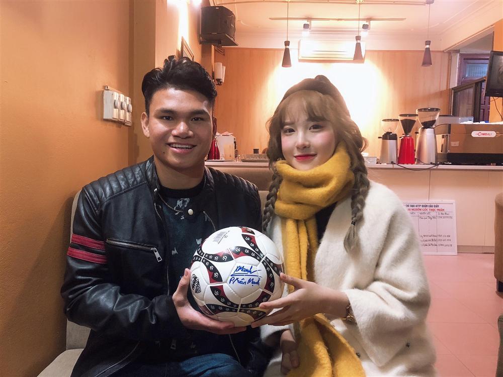 Ngoại hình đẹp chuẩn hotgirl của cô gái tìm chủ cho chú chó bị lạc giữa đêm lạnh khiến cầu thủ U23 sốt sắng xin info-3