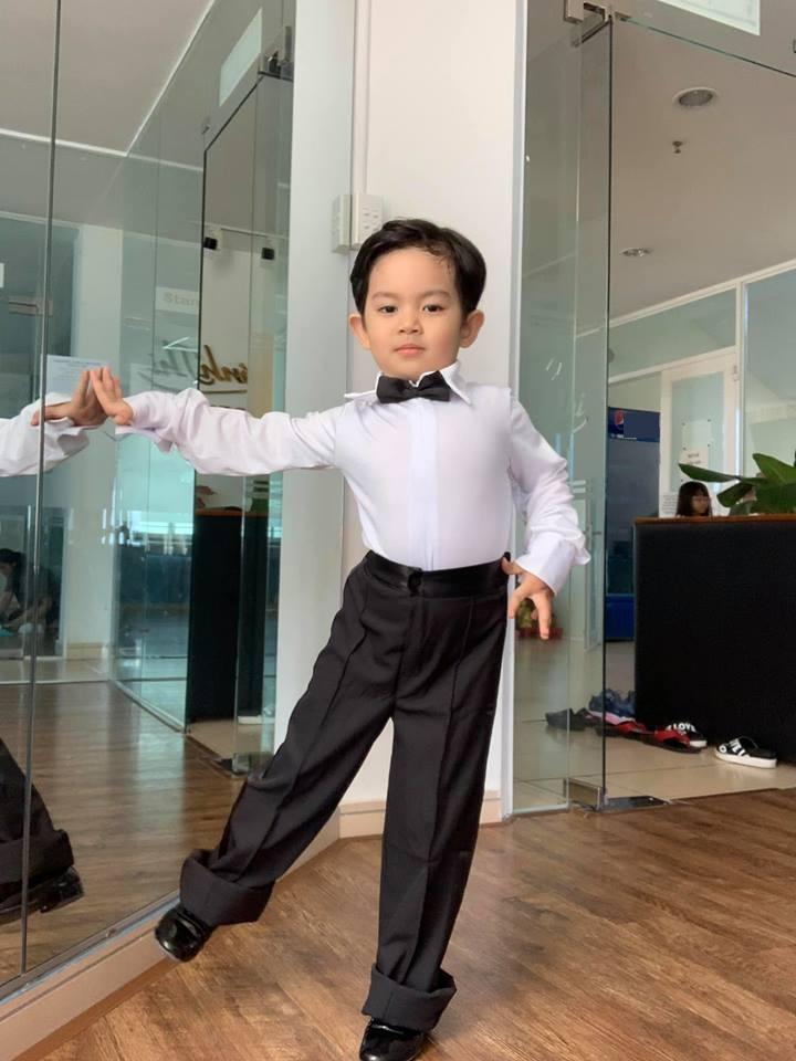 Lần đầu diện trang phục khiêu vũ, quý tử 3 tuổi nhà Khánh Thi khoe những bước nhảy chuẩn con nhà nòi-9