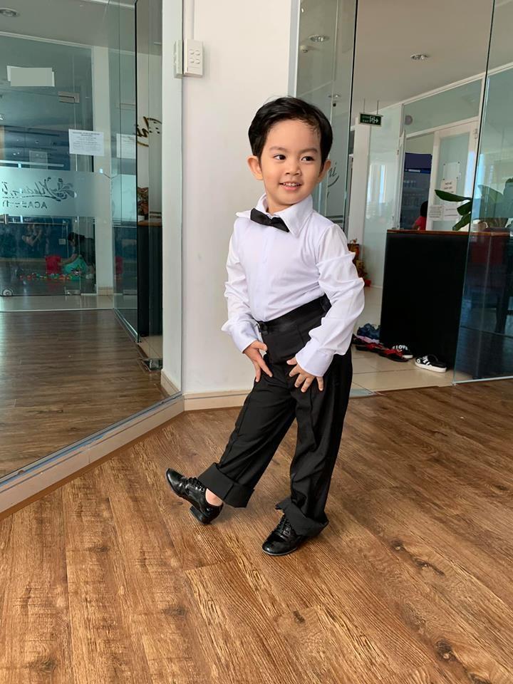 Lần đầu diện trang phục khiêu vũ, quý tử 3 tuổi nhà Khánh Thi khoe những bước nhảy chuẩn con nhà nòi-10