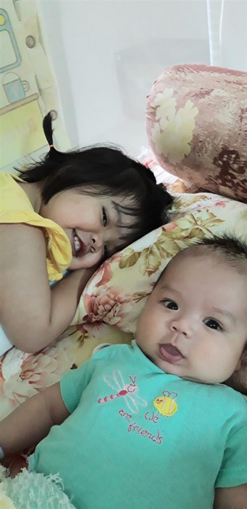 Cười ra nước mắt với chuyện kể của hội chị em bỉm sữa vì đẻ hai con quá sát nhau-2