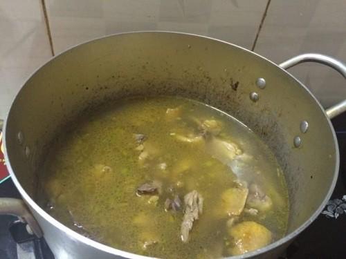 Canh gà nấu sả nóng hổi cho bữa tối mùa đông-3