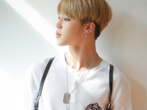 Lần đầu tiên trổ tài sáng tác, Jimin đã vượt mặt Drake để lập kỷ lục này