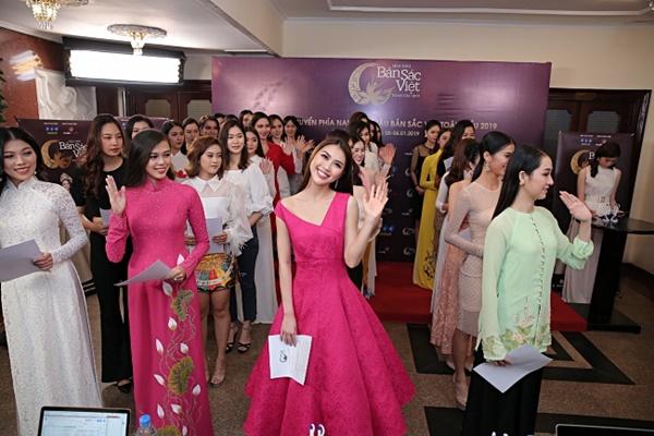 Kiên trì không kém Phạm Hương, Tường Linh tiếp tục chinh chiến Hoa hậu Bản sắc Việt toàn cầu 2019-5