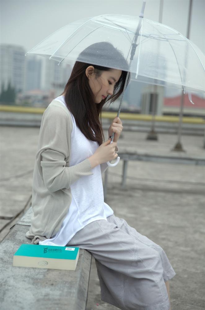 Loạt ảnh chưa từng công bố chứng minh đẳng cấp thần tiên tỷ tỷ khó ai thay thế của Lưu Diệc Phi-5