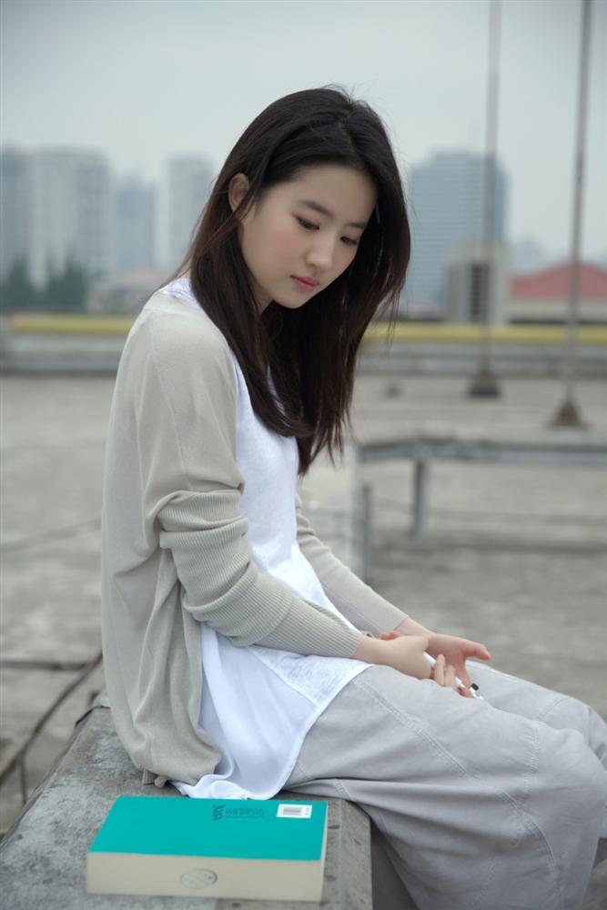 Loạt ảnh chưa từng công bố chứng minh đẳng cấp thần tiên tỷ tỷ khó ai thay thế của Lưu Diệc Phi-8