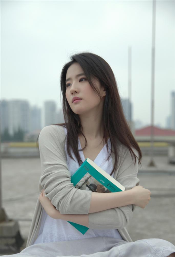 Loạt ảnh chưa từng công bố chứng minh đẳng cấp thần tiên tỷ tỷ khó ai thay thế của Lưu Diệc Phi-9