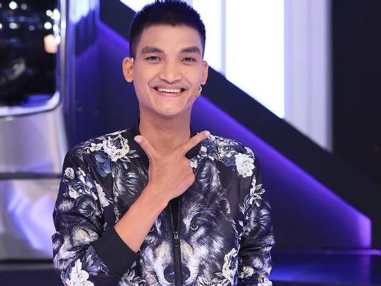 Đọc rap chuyên nghiệp như rapper, Mạc Văn Khoa vẫn gây cười vì gương mặt quá mức biểu cảm
