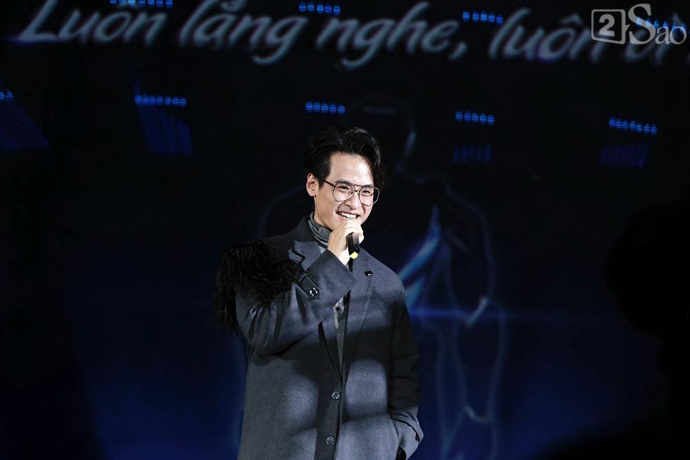 Mỹ Tâm hát trên sân khấu mà khán giả cứ gọi tên trợ lý Khả Doanh-6