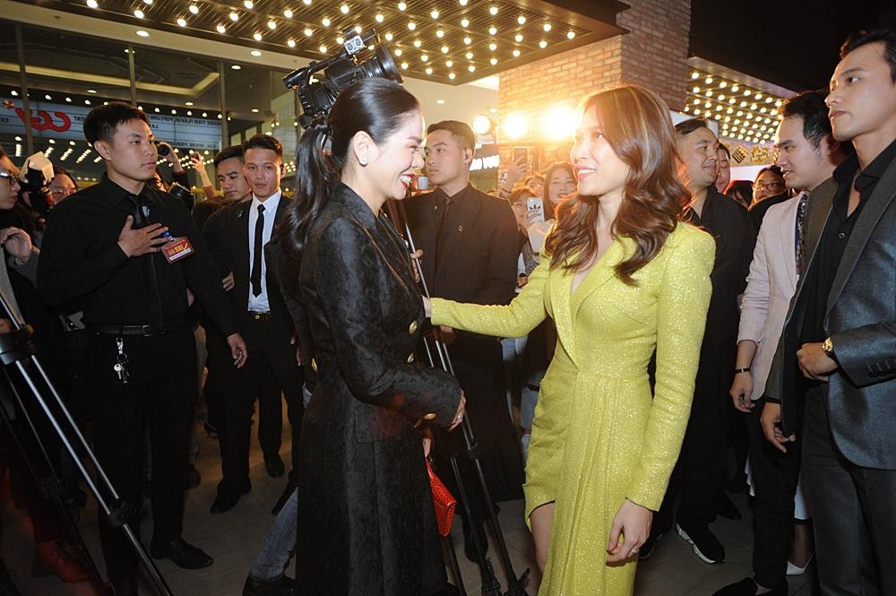 Mỹ Tâm và Mai Tài Phến đột kích xem phim tại rạp lúc nửa đêm khiến khán giả bất ngờ-3