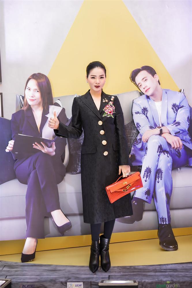 Mỹ Tâm và Mai Tài Phến đột kích xem phim tại rạp lúc nửa đêm khiến khán giả bất ngờ-2