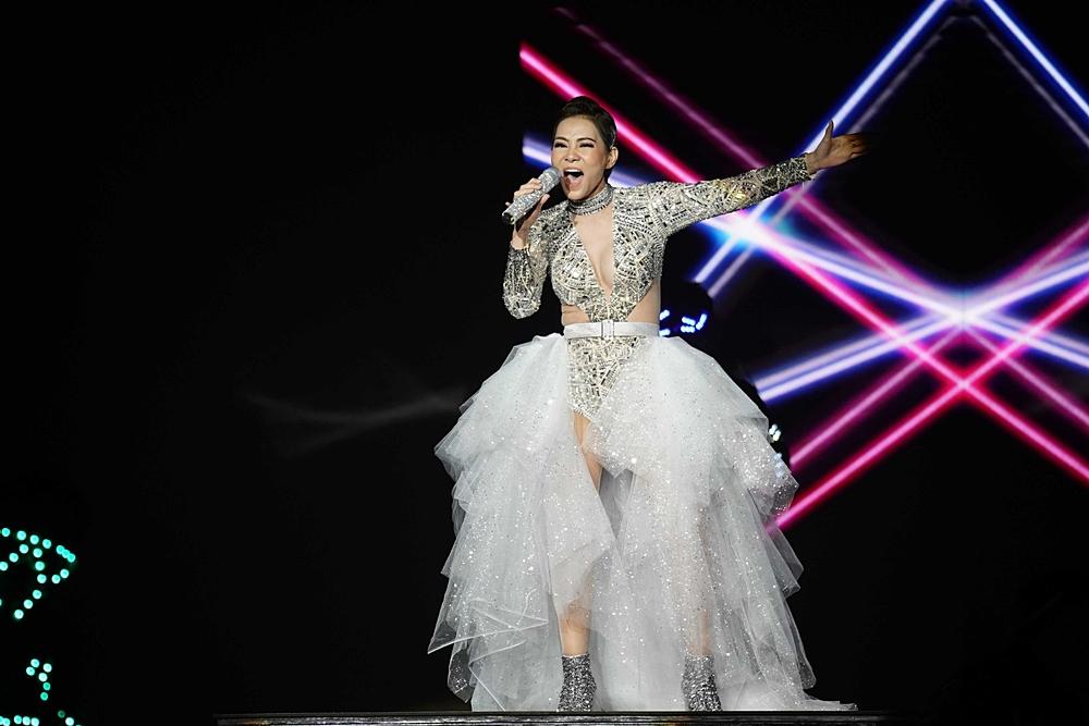 Sau lùm xùm poster, Phương Thanh và Thu Minh vẫn diễn hết mình trong Duyên Dáng Việt Nam 30-5