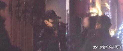 Triệu Lệ Dĩnh mang bầu còn chưa phá tướng mà mặt Phùng Thiệu Phong đã tròn quay thay phần vợ-1