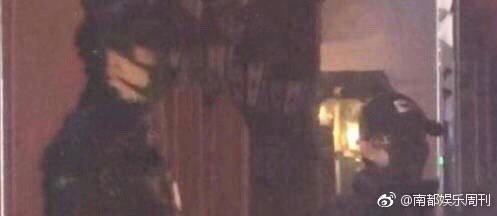 Triệu Lệ Dĩnh mang bầu còn chưa phá tướng mà mặt Phùng Thiệu Phong đã tròn quay thay phần vợ-2