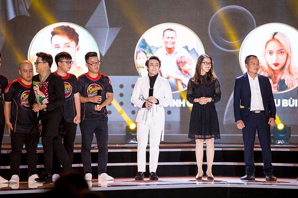 Huỳnh Lập chạy xe ôm đi nhận 4 giải thưởng trong cùng một đêm-6