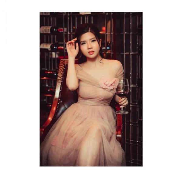 Ngoại hình hot girl của cô gái gây xôn xao với bức ảnh ăn mặc phong phanh giữa cái lạnh 9 độ C-4