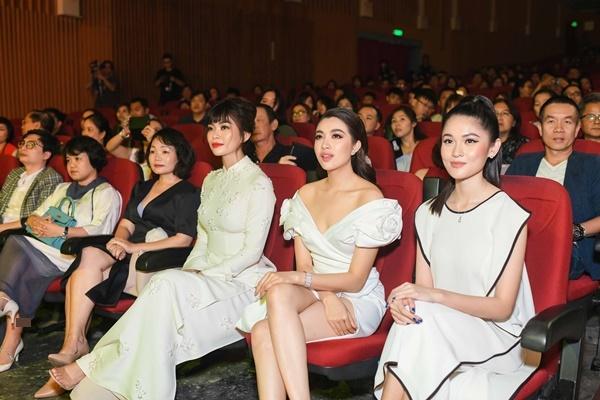 Hoa hậu Ngọc Hân hoàn thành tâm nguyện thuở bé với vai trò mới tại chương trình Duyên dáng Việt Nam 30-1