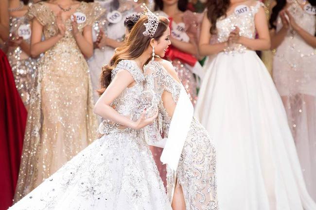 Ngày này năm ngoái, HHen Niê làm nên điều kỳ diệu chưa từng có trong lịch sử các cuộc thi sắc đẹp Việt Nam-6