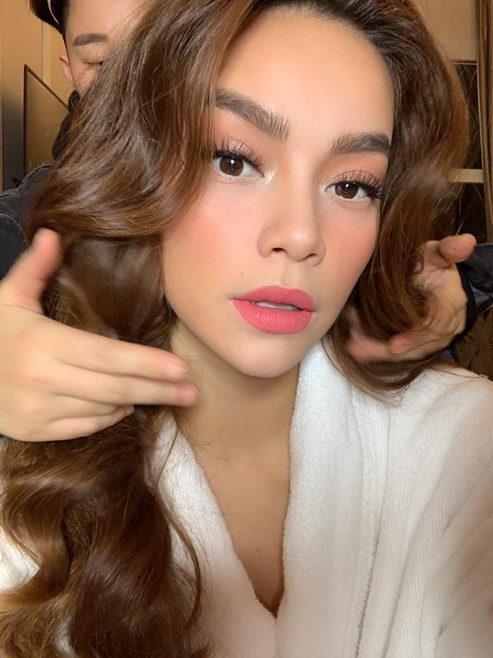 Bức ảnh HOT nhất hôm nay: Hồ Ngọc Hà sang chảnh như nữ hoàng dù chỉ là ra Hà Nội đi ăn xôi vỉa hè-1