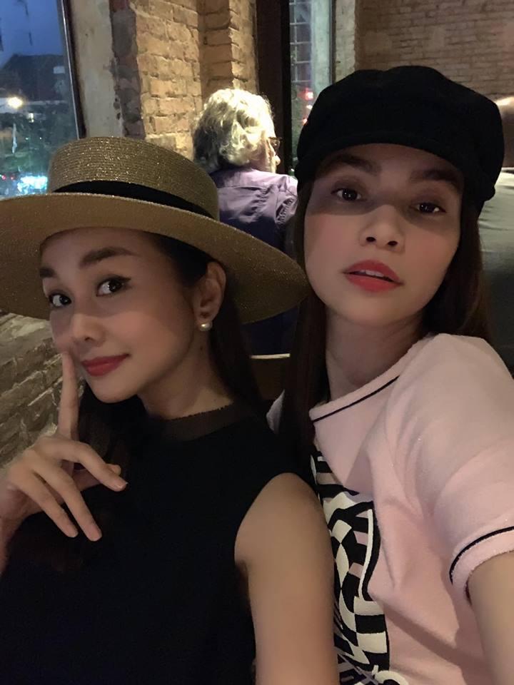 Bức ảnh HOT nhất hôm nay: Hồ Ngọc Hà sang chảnh như nữ hoàng dù chỉ là ra Hà Nội đi ăn xôi vỉa hè-4