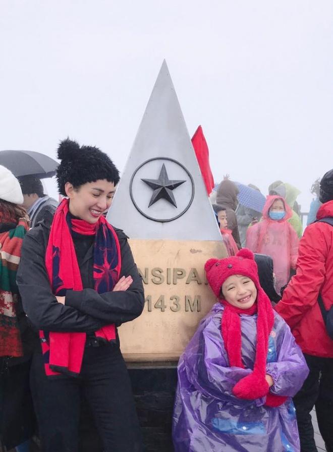 Ngọc Diễm đưa con gái lên đỉnh Fansipan lúc âm 4 độ C-1