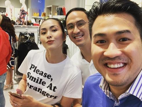 Vợ chồng Tăng Thanh Hà tinh nghịch trước ống kính của em trai Phillip Nguyễn