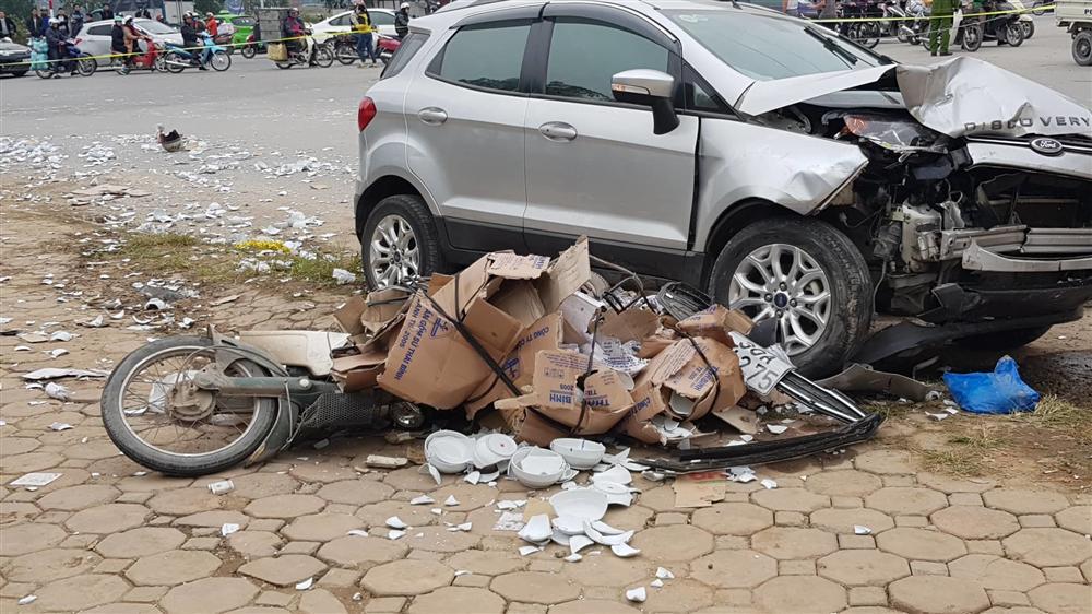 Hà Nội: Ô tô tông liên hoàn, 2 vợ chồng chết thảm trên đường đi ăn cỗ về-3