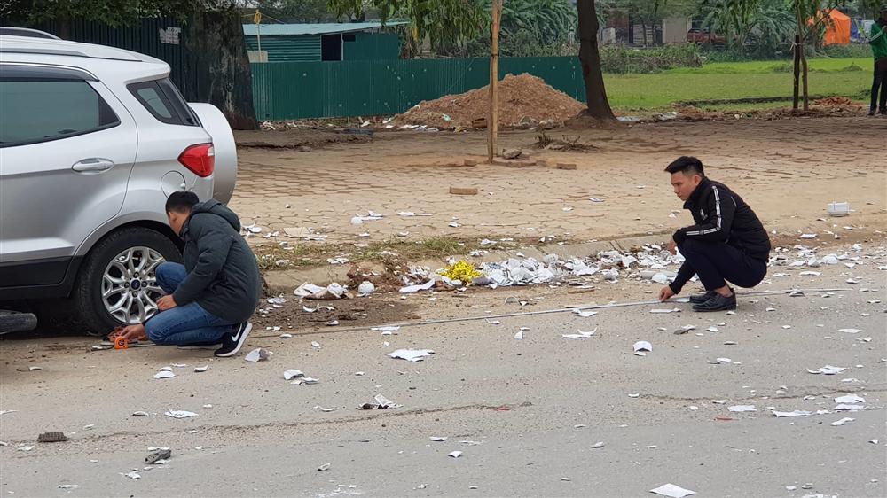 Hà Nội: Ô tô tông liên hoàn, 2 vợ chồng chết thảm trên đường đi ăn cỗ về-4