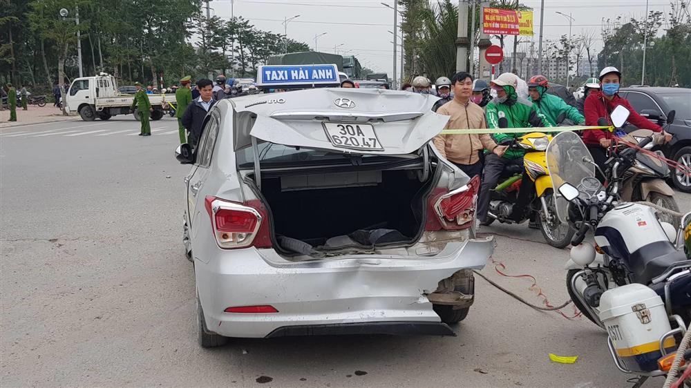 Hà Nội: Ô tô tông liên hoàn, 2 vợ chồng chết thảm trên đường đi ăn cỗ về-5