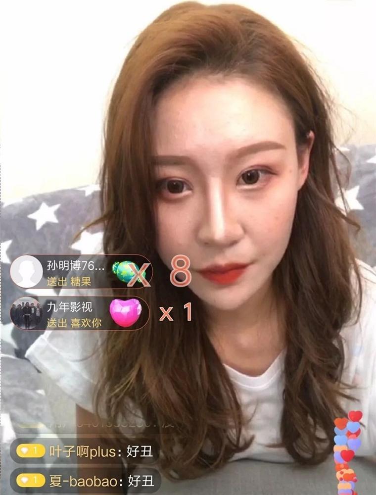 Lỡ tay tắt nhầm filter làm đẹp khi livestream, hotgirl Trung Quốc khiến fans vỡ mộng toàn tập trước nhan sắc thật-5