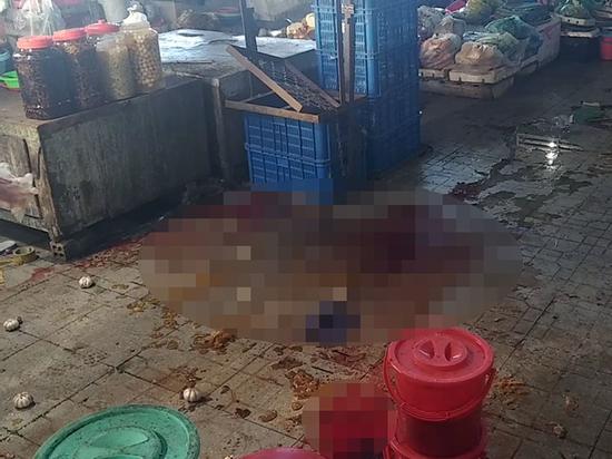 Tiền Giang: Nữ tiểu thương bị người tình đâm gục tại chợ