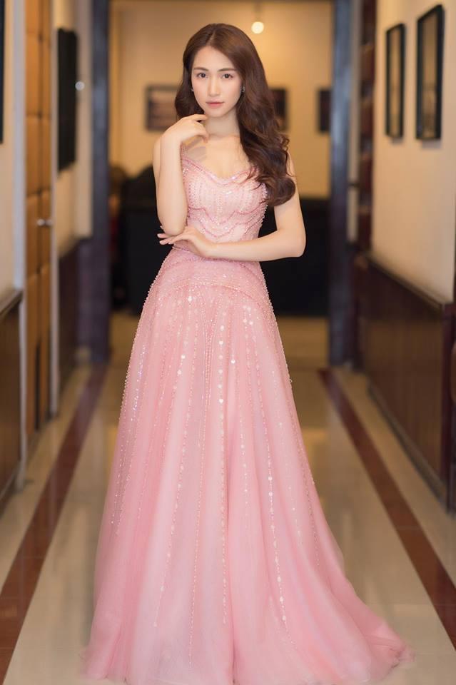 Hòa Minzy bị ném đá phải khóa mạng xã hội, người yêu đại gia an ủi rất thương cảm-3