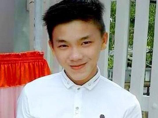 Bắt giữ nghi can 19 tuổi chém chết mẹ ruột và em trai rồi lấy nhiều tài sản