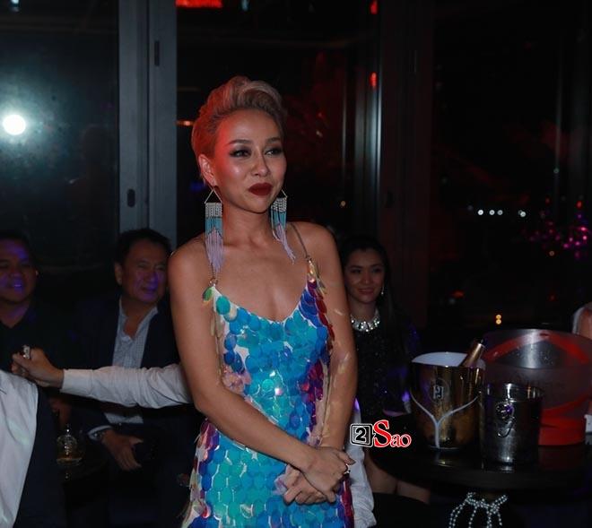 Thảo Trang xấu lạ mặc bikini nhỏ xíu quằn quại trên bãi biển-5