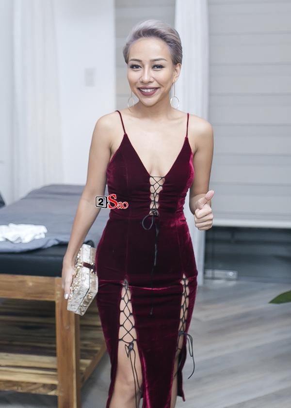 Thảo Trang xấu lạ mặc bikini nhỏ xíu quằn quại trên bãi biển-7