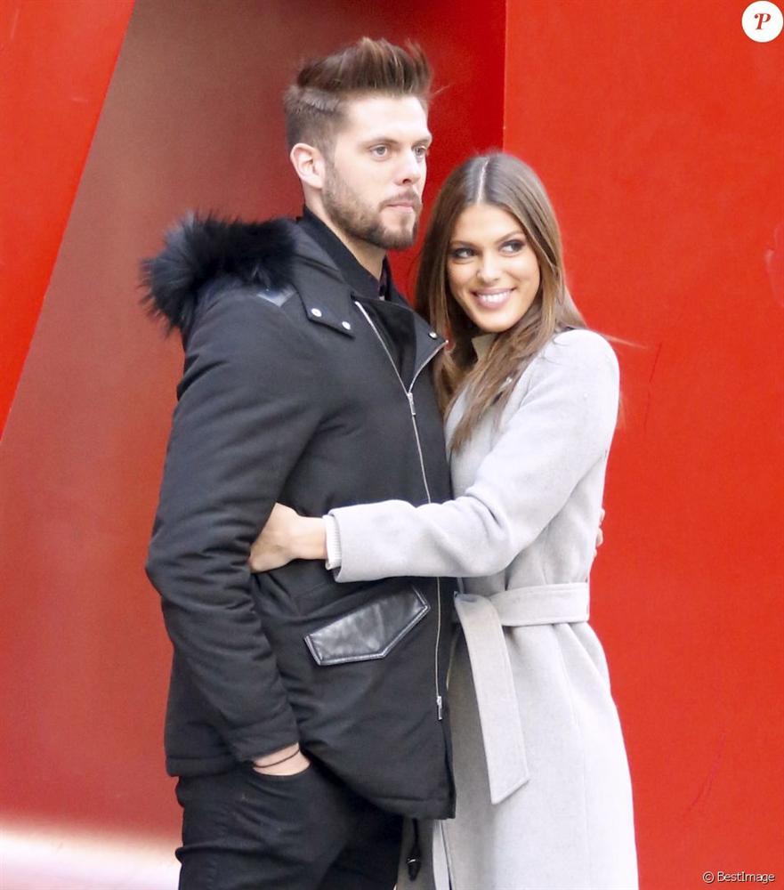 ĐỪNG XỈU nếu có lỡ ngắm dàn người tình cực phẩm của các Hoa hậu Hoàn vũ triều đại IMG-9