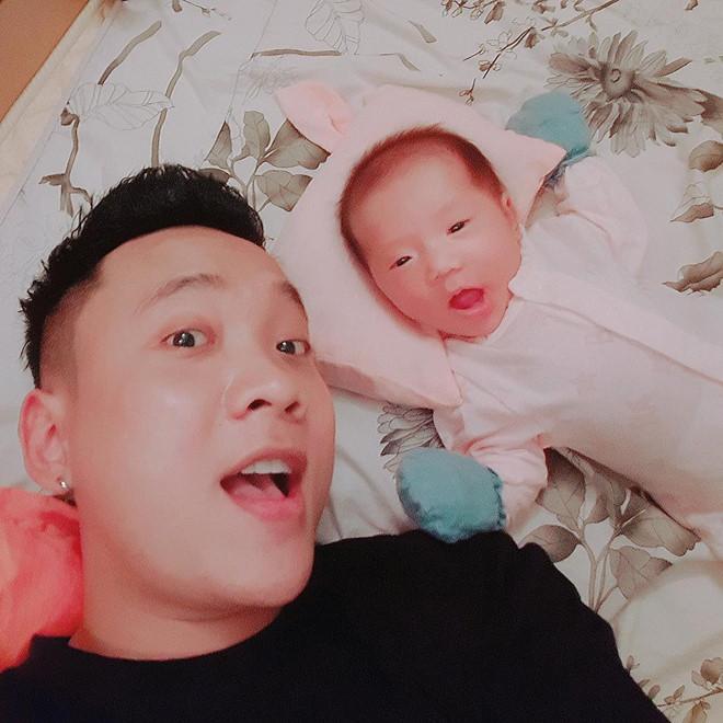 Con gái JustaTee - Trâm Anh tiếp tục gây bão mạng xã hội với loạt biểu cảm không thể mặn hơn-4