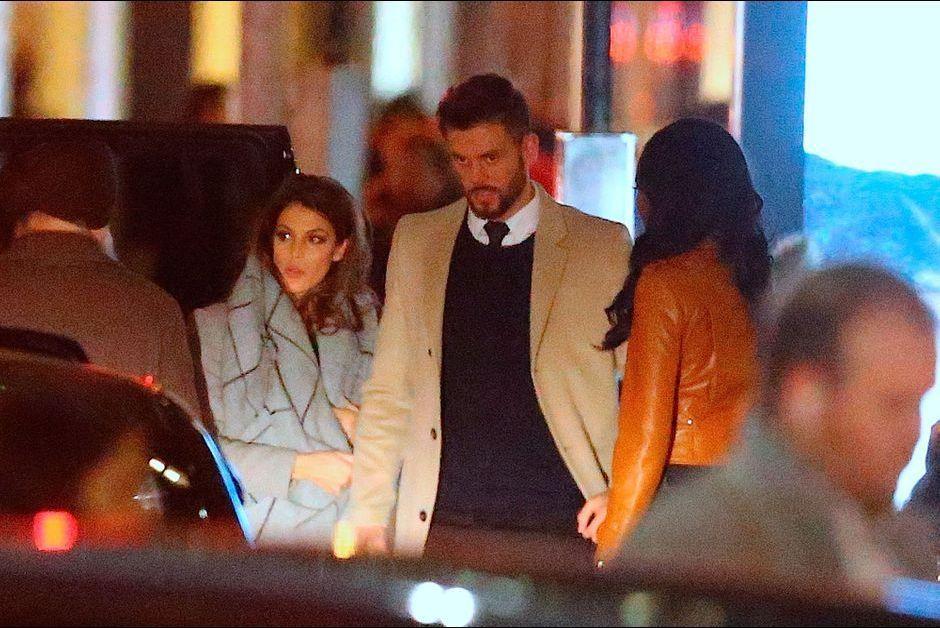 ĐỪNG XỈU nếu có lỡ ngắm dàn người tình cực phẩm của các Hoa hậu Hoàn vũ triều đại IMG-12