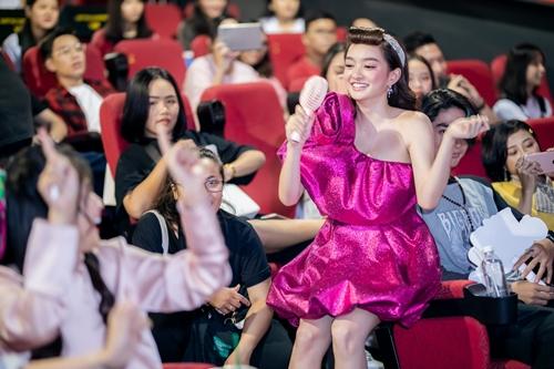 Kaity Nguyễn quậy hết mình cùng đại gia đình Hồn Papa Da Con Gái-5