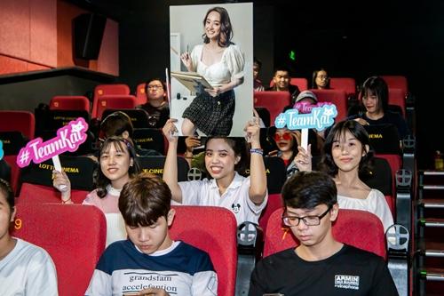 Kaity Nguyễn quậy hết mình cùng đại gia đình Hồn Papa Da Con Gái-4