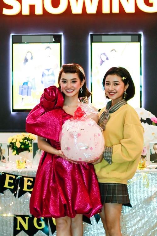 Kaity Nguyễn quậy hết mình cùng đại gia đình Hồn Papa Da Con Gái-8