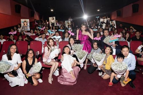 Kaity Nguyễn quậy hết mình cùng đại gia đình Hồn Papa Da Con Gái-10