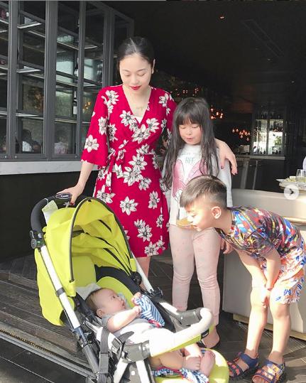 8 năm sinh 4 con, bé nào cũng đẹp vậy mà Hằng Túi từng trầm cảm đến mức tát y tá vì lấy chệch ven tay-5