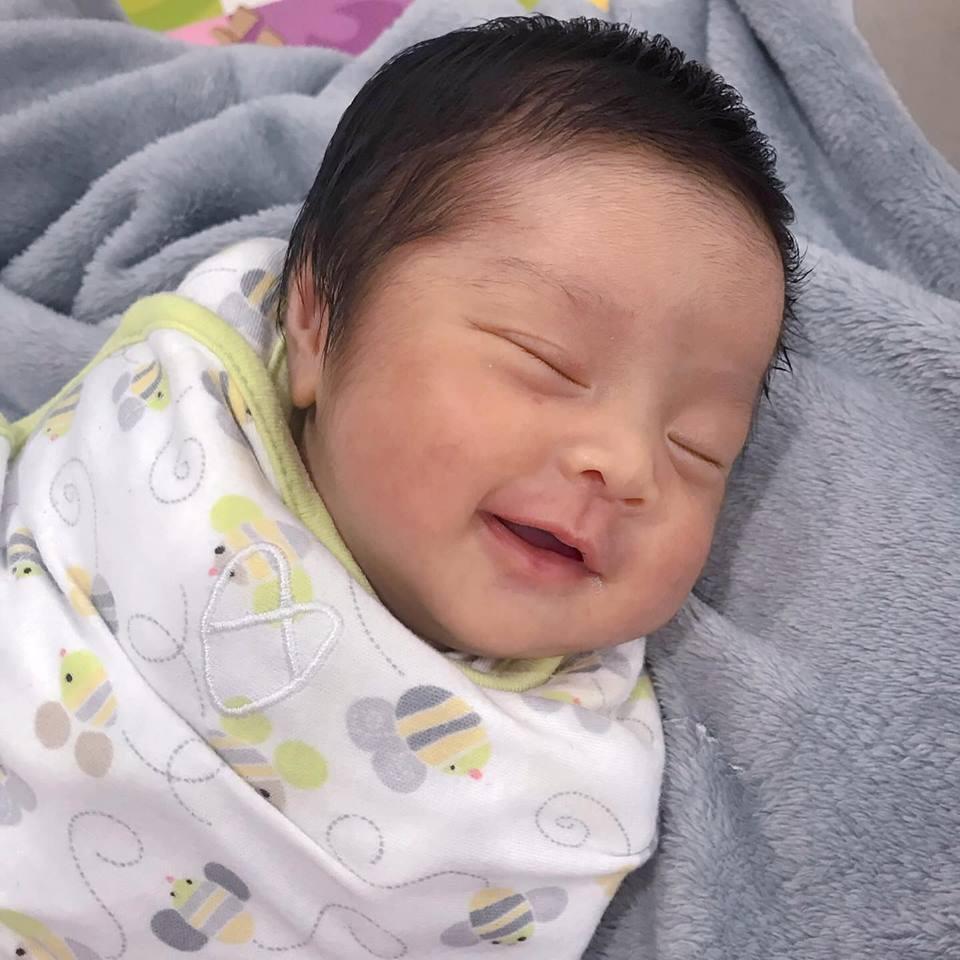 8 năm sinh 4 con, bé nào cũng đẹp vậy mà Hằng Túi từng trầm cảm đến mức tát y tá vì lấy chệch ven tay-6