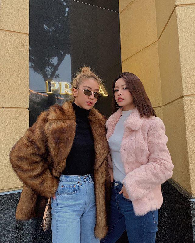 Giữa rừng mỹ nhân lăng-xê mốt áo lông ấm áp, Thiều Bảo Trang hóa quý cô party sexy với đầm ống 60cm-1