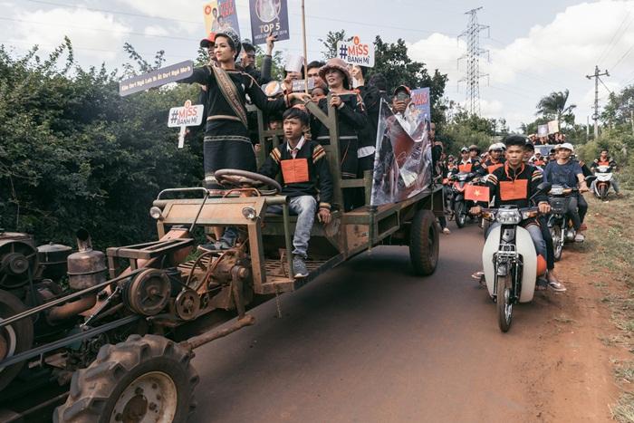 Lập kỳ tích tại Miss Universe, HHen Niê lái công nông trở về buôn làng trong tình thương ngập lối-10