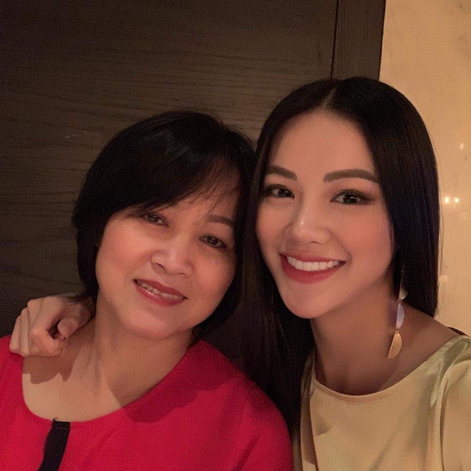 Trùm chân dài kể mất 10 tỷ mua giải Miss Earth cho Phương Khánh, mẹ hoa hậu nhận định: Quá rẻ-3