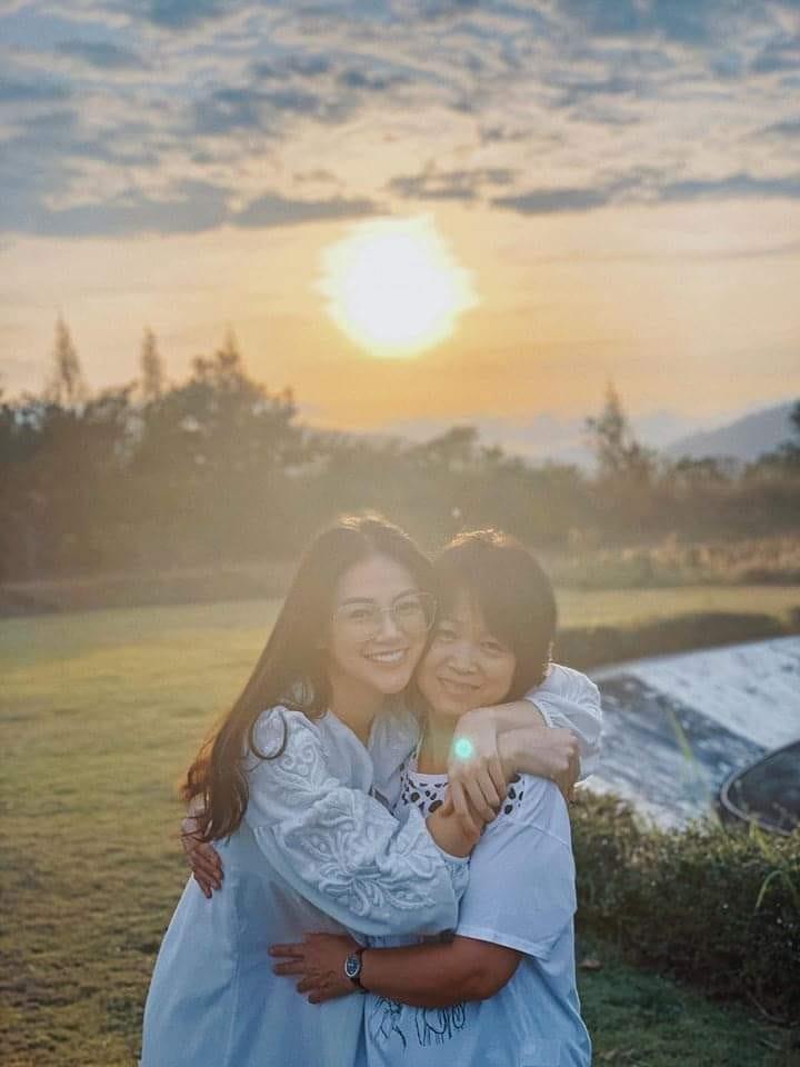 Trùm chân dài kể mất 10 tỷ mua giải Miss Earth cho Phương Khánh, mẹ hoa hậu nhận định: Quá rẻ-4