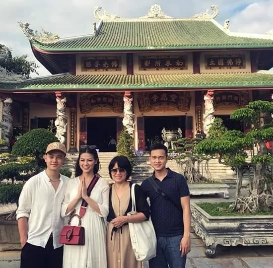 Trùm chân dài kể mất 10 tỷ mua giải Miss Earth cho Phương Khánh, mẹ hoa hậu nhận định: Quá rẻ-7