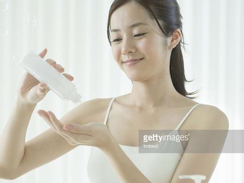 Hầu hết phụ nữ Việt đang rửa mặt sai cách?