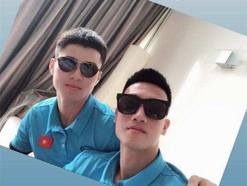 Vợ cầu thủ nổi tiếng tuyển Việt Nam làm fans chú ý khi diện váy gợi cảm chụp ảnh cưới-7